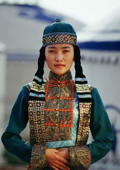 mysleepykisser-with-feelings-hid: “  Mongolian woman in traditional clothes ” Mongolian Woman, Nightlife Travel, 인물 사진, Azerbaijan