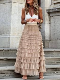 Beige layered maxi skirt Rok Tile, Tule Rok, Gonna In Tulle, Long Skirt Summer, Tulle Maxi Skirt, Ruffle Cake, Maxi Rok, Elegant Maxi Dress, Weave Style