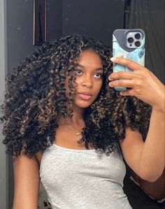 Curly Hairstyles For Black Women Highlights, Lowlights On Natural Hair, Natural Beige Highlights, Curly Highlights On Black Hair, Blonde Highlights On Brown Hair Short Curly, High Contrast Curly Hair, Highlighted Natural Curly Hair, Honey Brown Hair Curly Highlights, Curly Hair Highlight Ideas