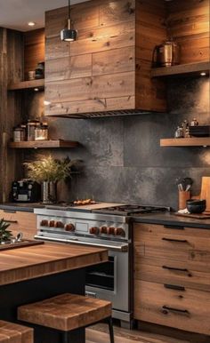 Rustic Modern Design, Home Design 2024, Kitchen Interior 2024 Trends, Home Decor Ideas 2024, On Trend Kitchens, Kitchen Stained Cabinets, Black And Tan Kitchen, Kitchen 2024 Trends, L Kitchen Ideas