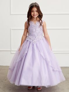 Gorgeous dress from Tip Top Kids will offer her the perfect chance to dial up the glamour and captivate the viewers. Features illusion neckline and lace applique bodice. Comes in lilac with beautiful trimmed split lace tulle skirt and corset back. Vestido Color Lila, Lilac Flower Girl Dresses, Girls Ball Gown, Flower Girl Wedding, Taylor Outfits, Top Kids, Wedding Flower Girl Dresses, Corded Lace, Illusion Neckline