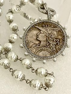 Silver Vintage Coin Necklace-porcelain Pearl Chain - Etsy Silver Elegant Necklace, Silver Coin Jewelry, Gold Coin Jewelry, Coin Pearl Necklace, Pearl Chain Necklace, Coin Pendant Necklace, Vintage Inspired Jewelry, Medallion Necklace, Gold Necklace Designs