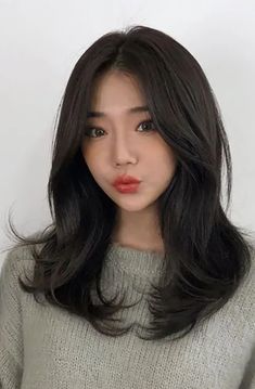 When it's time for your next haircut, consider a long layered hairstyle. From framing your face to elevating your color, layers can do it all. Korean Long Hair, Haircuts Straight Hair, Long Layered Hair, Short Hair With Bangs, Medium Hair Cuts