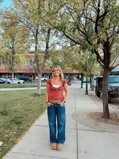 #falloutfitsforwomen Outfit To Go Thrifting, Georgetown Aesthetic Outfit, Cute 70s Inspired Outfits, Outfits For Tall Slim Woman, Flagstaff Outfits, Girly Skater Outfits, Wlw Outfit Aesthetic, Hadleigh Herzberg, Crunchy Clothes