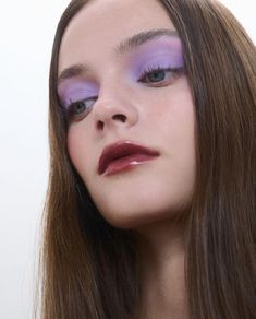 Violet Eyes Aesthetic, Violet Makeup Look, Purple Eyeliner Makeup, Lilac Eye Makeup, Vampire Mermaid, Purple Lipstick Makeup, Violet Eyeshadow, Violet Makeup, Makeup Violet