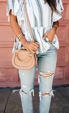 #summer #outfits Striped Top Destroyed Bleached Jeans Internship Fashion, Adidas Sl 72, Classy Summer Outfits, Summer Closet, Bohol, Boutique Fashion, Fashion Mode, Spring Summer Outfits, Street Styles