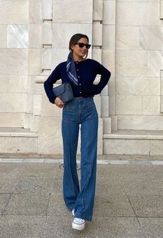 Fancy French Outfit, Old Money Every Day Outfits, European Fashion Modest, Front Seam Jeans Outfit, Los Angeles Aesthetic Outfit Winter, Autumn Outfits Italy, Nyc Professional Outfits, Spring Outfits In Europe, Chic Trousers Outfit