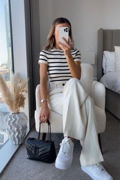 Outfit Chic, Business Casual Outfits For Work, Men Streetwear, Smart Trousers, Streetwear Summer, Mode Casual, Outfits 2023, Smart Casual Outfit, Stylish Work Outfits