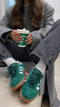 @lucygrassso Green Gazelle, Outfits Layout, Adidas Gazelle Outfit, Casual Dinner Outfits, Everyday Outfits Fall, Dinner Outfit Casual, Adidas Outfit Shoes, Creative Outfits, Samba Outfit