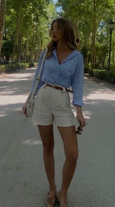 April Fashion Outfits Spring, Elegant Women Outfit Summer, Yellow Top Work Outfit, Mediterrean Summer Outfits, Effortlessly Chic Aesthetic, Summer Elegant Casual Outfit, Classic Style Pieces, Women's Fashion Classic Style, Elegant Outfit Sneakers