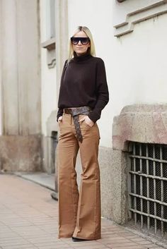 Celine Aagaard, Fall Office Outfits, Look Office, Jumpsuit Outfits, Outfit Chic, Office Outfits Women, Trendy Fall Outfits, Brown Pants, Trendy Fall