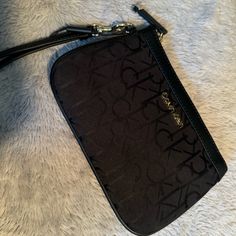 Never Used Calvin Klein Wristlet In Black Logo Print With Gold Hardware Black Calvin Klein, Calvin Klein Bags, Calvin Klein Bag, Bags Black, Calvin Klein Black, Black Logo, Womens Calvin Klein, Wristlets, Logo Print