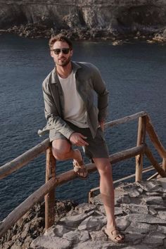 Mens Birkenstocks Outfit Summer, Mens Italy Vacation Outfits, Men Birkenstock Outfit, Goa Poses, Outfits Granola, Hiking Date, Mens Lifestyle Fashion, Aesthetic Outfit Men, Hiking Outfit Ideas