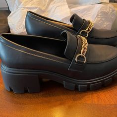 Brand New, Never Worn Before Size 9 Lug Sole Loafer In Black Caviar. Black Loafers With Chain Strap And Round Toe, Black Chain Strap Loafers For Work, Black Flat Dress Shoes, Light Pink Shoes, Jeweled Flats, Suede Oxfords, Flat Dress Shoes, Just Fab Shoes, Platform Loafers