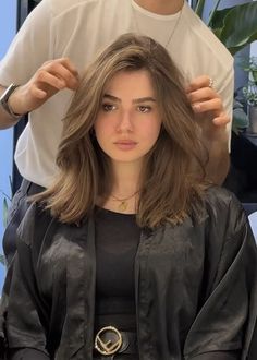 Tuns Bob Lung, Queer Women, Haircuts For Medium Length Hair, Evening Hairstyles, Straight Hair Cuts, Hairstyles For Layered Hair, Haircuts For Wavy Hair, Women's Hairstyles