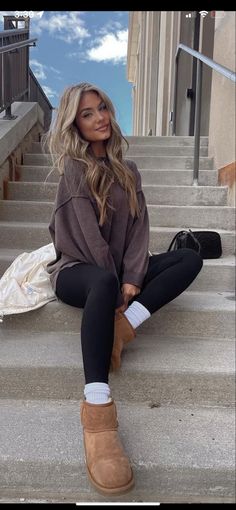 Mode Des Leggings, Modele Fitness, Look Legging, Haine Diy, Leggings Outfits, Cold Outfits, Kleidung Diy, Foto Poses