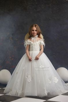 Boho Veils, Girls Ball Gown, Dress For Kids, Real Princess, First Communion Dress, Lace Ball Gowns, Girls Couture, First Communion Dresses, Baptism Dress