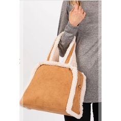 Perfect Tote For Carrying This Fall/Winter Season. Faux Suede/Microsuede With Sherpa Trim. Zip Top Closure Fully Lined With Zip And 2 Open Pockets. Double Handles 10” Tall X 13” Wide X 4.75” Deep. Paris Runway, Rhinestone Fashion, Beige Bag, Suede Handbags, Sparkle Jewelry, Scarf Poncho, Winter Hats Beanie, Crossbody Tote Bag, Cowgirl Hats