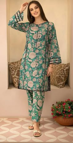 Pakistani Designs Suits, Pakistani Suits Sleeves Design, Lawn Casual Dress Design, Cotton Coord Set Design, Coords Set Design, Printed Cotton Suit Designs Pakistani, Simple Kurta Designs Casual, Kurta Ideas For Women, Pakistani Dresses Cotton