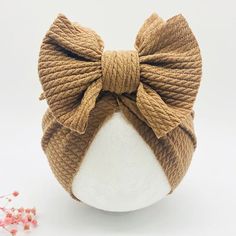 This turban is the perfect accessory for any little girl who loves to add a special touch to her hairstyle! The knotted bow adds a fun, quirky detail that she'll be sure to love. Slip it on over baby girl's head for a look that's totally adorable! Boys Winter Hats, Knotted Beanie, Bonnet Cap, Girl Beanie, Baby Turban, Tie Headband, Baby Cap, Baby Colors