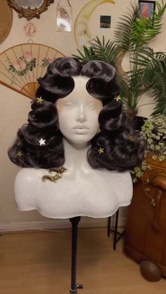 High Fashion Hair, Drag Wigs, Gothic Hairstyles, Mannequin Head, روتين العناية بالبشرة, Hair Art, Vintage Hairstyles