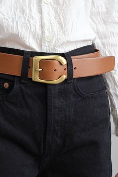 Made from aged solid brass, this 1.5" wide tan belt features a statement brass B5 buckle, adding a touch of sophistication to any outfit. With high quality 4mm Italian leather, this hand-tooled and hand stitched belt is the perfect combination of style and durability. Turquoise Purse, Tan Belt, Belt Style, Buckle Belt, Fashion Fits, Leather Belts, Leather Bags, Vegetable Tanned Leather, Office Wear