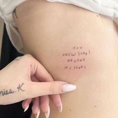 a woman's stomach with writing on it that says, you dreu stars around my ribs