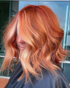 Auburn With Blonde Underneath, Highlighted Ginger Hair, Short Copper And Blonde Hair, Ginger Money Piece Hair, Copper Peekaboo Hair, Copper Balayage Bob, Auburn Hair With Money Piece, Short Copper Hair, Baby Bangs Long Hair