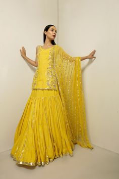 Roshini Lehenga Set Prevasu - Fabilicious Fashion Indian Wedding Dress Traditional, Yellow Sharara, Kurta Lehenga, Stylish Gown, Ruffle Saree, Gaun Fashion, Embroidered Lehenga, Indian Wedding Wear, Party Wear Indian Dresses