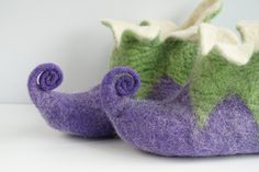 Felted wool adult slippers were made using organic natural off white Tyrol wool and decorated using dyed Tyrol wool. So your feet will be in a warmth and comfort. Slippers has hand sewn leather soles,  which makes them safe and comfortable for home walking. Fairy Slippers, Felt Wool Slipper, Mens House Shoes, Elf Slippers, Felted Wool Slippers, Felt Kids, Hand Sewn Leather, Felt Shoes, Grey Booties