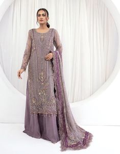 Purple Chiffon Embellished Pakistani Salwar Kameez Pakistani Designer Clothes, Organza Gowns, Pakistani Party Wear, Pakistani Wedding Outfits, Pakistani Salwar Kameez, Chiffon Collection, Party Kleidung, Pakistani Wedding Dresses, Organza Fabric