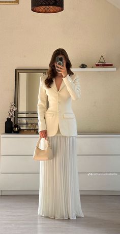 Modest Expensive Outfits, White Long Sleeve Outfit, White Skirt Outfits, White Long Skirt, Elegant Outfit Classy, Chic Skirts, Pleated Maxi Skirt, Halter Midi Dress, Classy Work Outfits