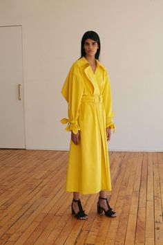 Défilé Edun Croisière 2017 26 Resort 2017 Fashion, High Fashion Looks, Dress For Summer, Runway Trends, Mellow Yellow, Editorial Fashion, Fashion Collection, High Fashion