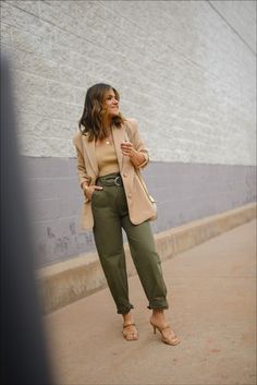 Khaki Green Outfits For Women, Olive Work Pants Outfit, Olive Green Cargo Outfits Women, Beige And Olive Green Outfit, Army Green Pants Outfit Work, Blazer And Cargo Pants, Olive Outfits For Women, Beige And Green Outfit, Crop Top Cargo Pants