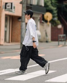 Japanese Outfits Men Street, Skatewear Men, Japanese Skater Style, Japan Street Fashion Men, Japan Outfit Men, Japanese Street Style Men, Japan Street Wear, Japan Street Style