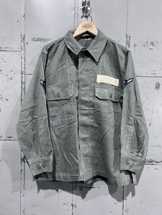 70's OG-107 Fatigue Button Up Shirt- Vietnam War(Army Green) Great vintage condition. Clean, signs of wear with spotting in areas review pictures. no size tag . Please review measurements as some vintage items fit smaller than modern sizing. Measurements taken with garment laid flat: 22" across from armpit to armpit 28" length from shoulder to hem 21" sleeve from shoulder to hem Please send a message if you have any questions. Double check measurements and inspect all pictures carefully before p Green Air Force, Mens Oxfords, Button Up Shirt, Army Green, Air Force, Button Downs, Button Up Shirts, Vietnam, Vintage Items