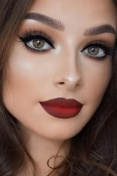 Try a smokey eye look if you are searching for something classic that suits all women and never goes out of fashion. It is an amazing choice for a night out. Lip Sticks, Smokey Eye Makeup Look, Blue Eyes Pop, Makeup 2018, Smokey Eye Makeup Tutorial, Brown Eye, Russian Woman