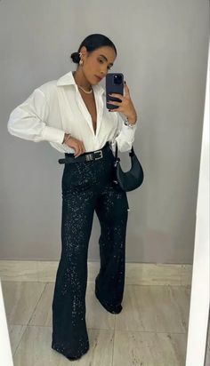 I più begli outfit per Capodanno con i pantaloni New Years Eve Outfits Trousers, Black Sparkly Trousers Outfit, Nye Outfits Pants, Casual Glitter Outfit, Sparkling Pants Outfit, Sequin Trousers Outfits Party, Sparkly Trousers Outfit, Glitter Trousers Outfits, Black Sequin Pants Outfit Night Out