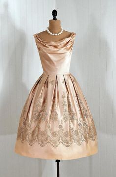 1950's champagne satin cocktail dress. 1950 Vintage Dresses, Satin Cocktail Dress, Cocktail Dress Vintage, Look Retro, Vestidos Vintage, 50s Fashion, Grace Kelly, Mode Vintage, Rehearsal Dinner