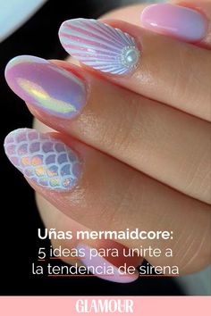 ¿Quién en su sano juicio no quiere lucir como una sirena? Ahora con la tendencia de uñas mermaidcore, ¡ya es posible! y aquí te compartimos algunos de los diseños más cool a intentar. Mermaidcore Nails, 2000s Nail Art, Mermaid Nail Designs, Little Mermaid Nails, Glitter Gel Nail Designs, Mermaid Nail Art, Acrylic Nails Almond Shape, Disney Inspired Nails, Mermaid Nail