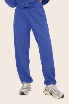 LIGHTWEIGHT SWEATS CLASSIC SWEATPANTS - JETSETTER Matching Sweat Set, Sweat Sets, Class Outfit, Set Active, Italy Trip, Sweat Set, Sweatpants Set, Flare Leggings, Active Leggings