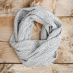 White Infinity Scarf - with light grey details  This very soft knitted infinity scarf is made of a soft wool and orlon blend. Versatile, you can wear it in many ways, it will always keep you warm!  This cozy scarf best feature is its comfortable feel and lightweight finish while being very warm. This beautiful tube scarf as a delicate pattern for a minimalist and modern look. Always in fashion, it goes well with most outfits and is perfect for every season. This product is very versatile, it can be used as a scarf, a pashmina shawl or an hooded circle scarf. The hunt is over, with this fashion scarf you have found the ideal best friend gift ! Unique gift for her of  gift for mom. Our Artisan Scarf Collection is handmade by the talented women of the Otavalo community in Ecuador. We celebrat Neutral Scarf, Knitted Infinity Scarf, White Infinity, White Tube, Alpaca Scarf, Tube Scarf, Kids Scarf, Shawl Knitting Patterns, Cozy Scarf