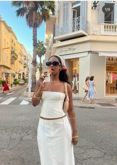 5 Best & Aesthetic Europe Travel Outfits Ideas Summer Vacay Outfits, Europe Outfits Summer, Italy Summer Outfits, Tourist Outfit, Spain Outfit, European Fashion Summer, Greece Outfit, Europe Travel Outfits, Cute Vacation Outfits