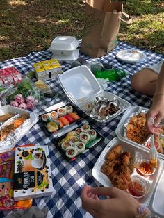 On a blue picnic blanket depicts an array of Asian food ranging from beverages and hot foods. Many hands reach for the food as they are about to eat. Picnic Asian Food, Friend Potluck Aesthetic, Asian Picnic Food, Sushi Picnic Aesthetic, Asian Picnic, Date Ideas Friends, Food Date Ideas, Picnic Date With Friends, Sunshine Activities