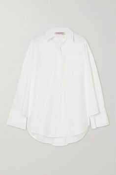 If you're going to invest in a classic white shirt, Valentino Garavani's version is a sophisticated option. It's cut for an oversized fit from cotton in a trapeze style that's accented with batwing sleeves. Pair yours with tailored pants and pearls. Outfits Capsule Wardrobe, Valentino Shirt, Valentino Clothing, Classic White Shirt, Capsule Outfits, Tailored Pants, Basic Outfits, Kpop Outfits, Batwing Sleeve