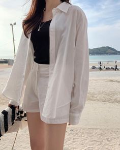 Korean Minimalist Outfit Summer, Korean Summer Fashion Aesthetic, Korean Outfit Inspo Summer, Summer K Fashion, Korean Fashion Summer 2024, Korean Summer Outfits 2024, Casual Beach Outfit Korean, Beach Korean Outfit, Korean Girl Outfits Summer