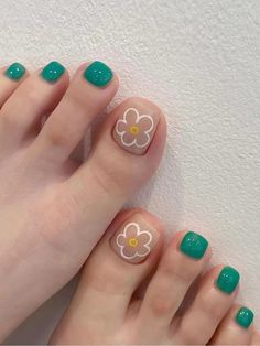 Cute Toenails Painted, Cute Gel Pedicure Ideas, Nail Toes Ideas, Spring Toenails, Nail Art For Toes, Spring Toe Nails, Fun Pedicure, Cute Pedicure Ideas, Flower Toe Nails