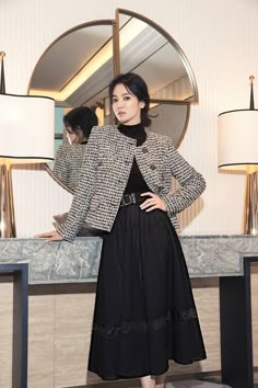 #ACTRESS #SONGHYEKYO 🔥 Tweed Outfit, Outfit Korean Style, Corporate Attire, Hye Kyo, Song Hye Kyo, Fashionista Clothes, Quick Outfits, Easy Trendy Outfits, Fashion Design Clothes