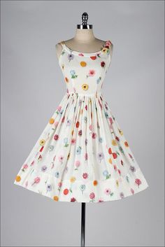 Buy the cheapest fashion @ www.kpopcity.net!! vintage 1950s white floral print cotton sun dress Sun Dresses Casual, 1950 Dress, House Wife, Sun Dresses, Vintage 1950s Dresses, Retro Mode, فستان سهرة, Vestidos Vintage, 50s Dresses