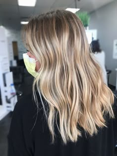 Balayage Hair Medium Length Straight, Mid Length Hair With Highlights Blondes, Balayage Hair Blonde Mid Length, Mid Blonde Balayage, Blonde Highlights Mid Length Hair, Partial Highlights Dark Blonde, Mid Length Blonde Balayage, Mid Length Hair With Highlights, Warm Lived In Blonde